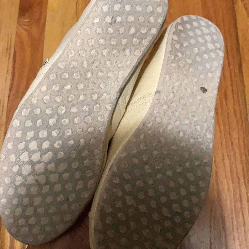 TOMS - Picture 3 of 6
